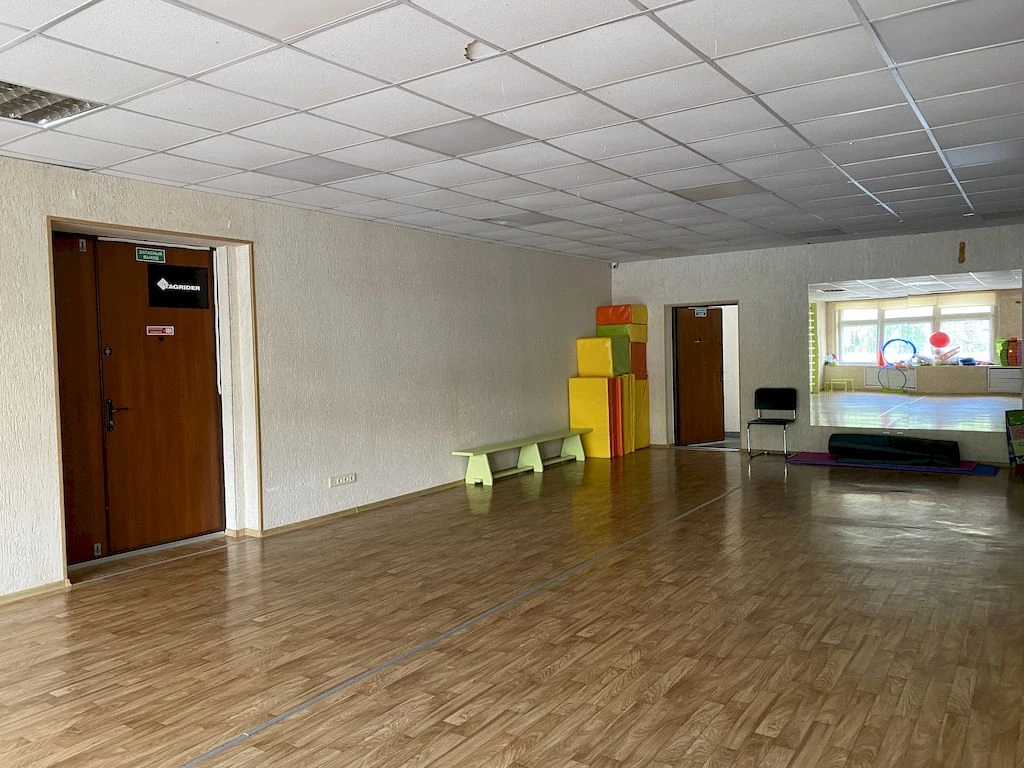 Спортивный комплекс с тренажёрными залами и кафе