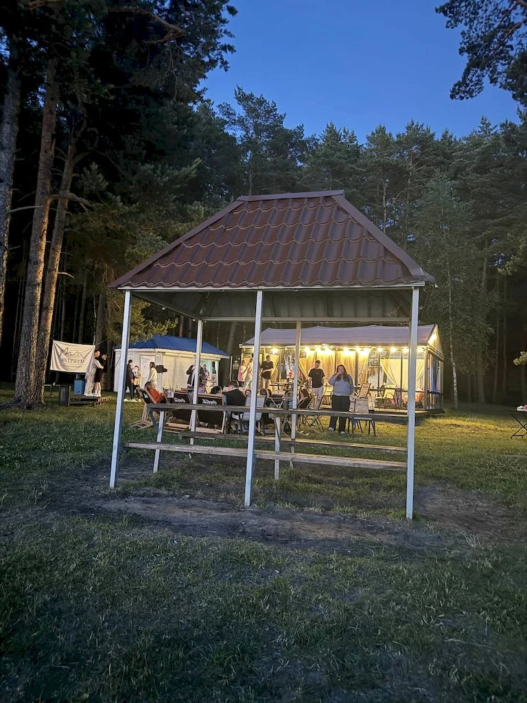 Кафе с летней террасой на Минском море